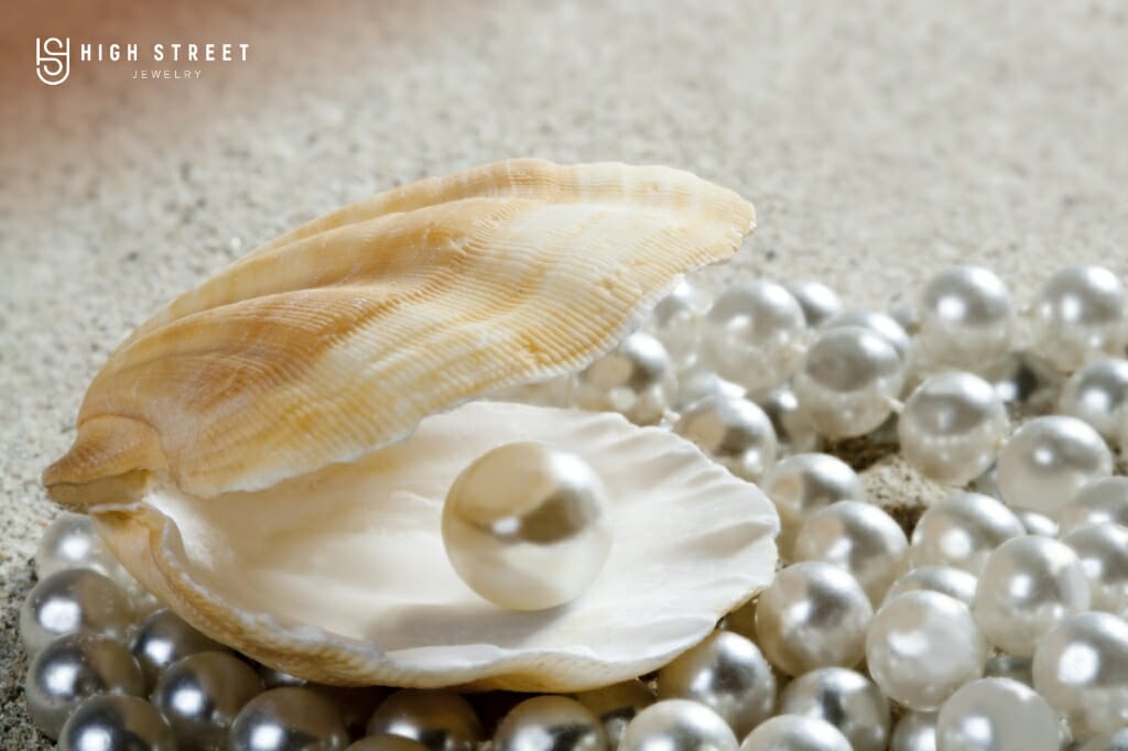 Image of a pearl in an oyster
